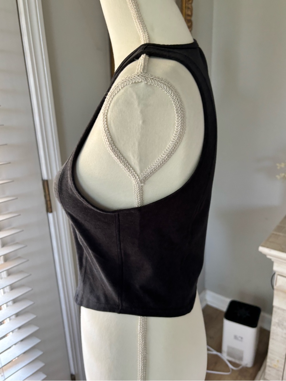 Lululemon Soft Sueded crew neck cropped tank top black size 4 EUC - Picture 5 of 9